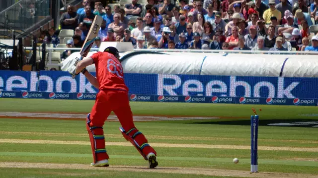 Buttler overshadows Kohli to help England take lead