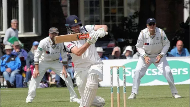 Sibley Century Sees Warwickshire On Top