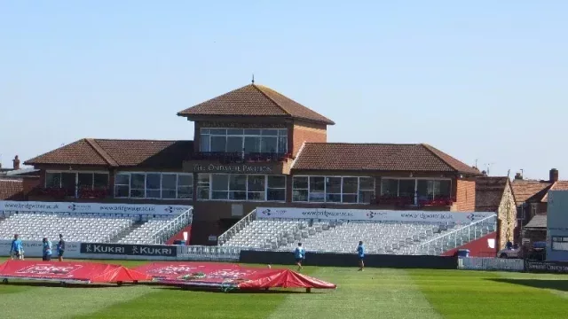 Brooks Wickets Sees Somerset To Crushing Innings Win