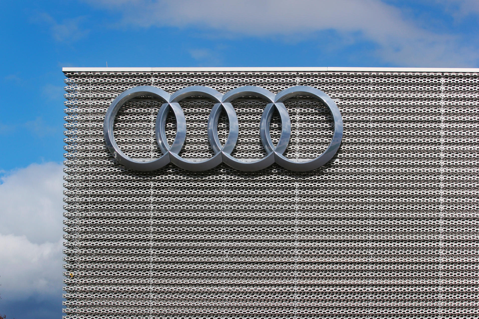 Audi's plans for Formula 1 racing are outlined by Gernot Dollner. Find out what the boards of Audi and Volkswagen have in store for 2026.