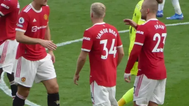 Donny van de Beek Joins Eintracht Frankfurt on Loan With an Option to Buy