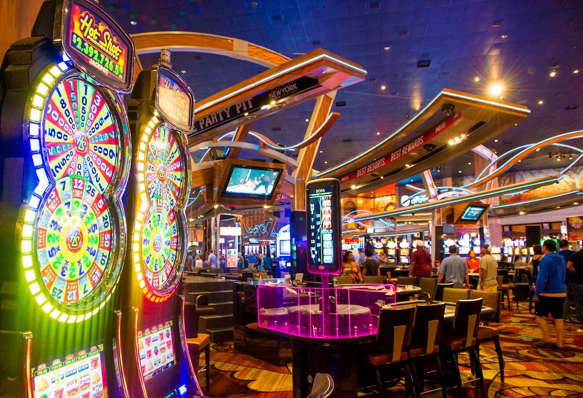 How On-line Casinos Appeal to and Retain Gamers