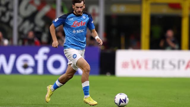 Khvicha Kvaratskhelia’s agent opens door to Napoli exit amid Barcelona links