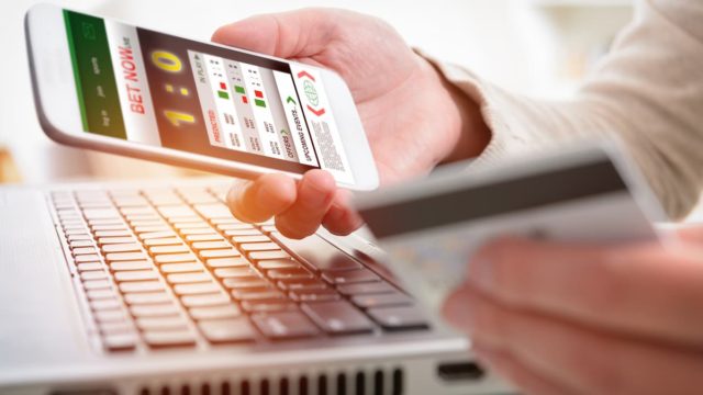 NFL Betting Lines at BetUS: The NFL Moneyline Point Spread