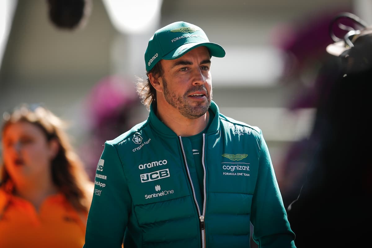 Fernando Alonso Signs New Aston Martin Contract Until 2026