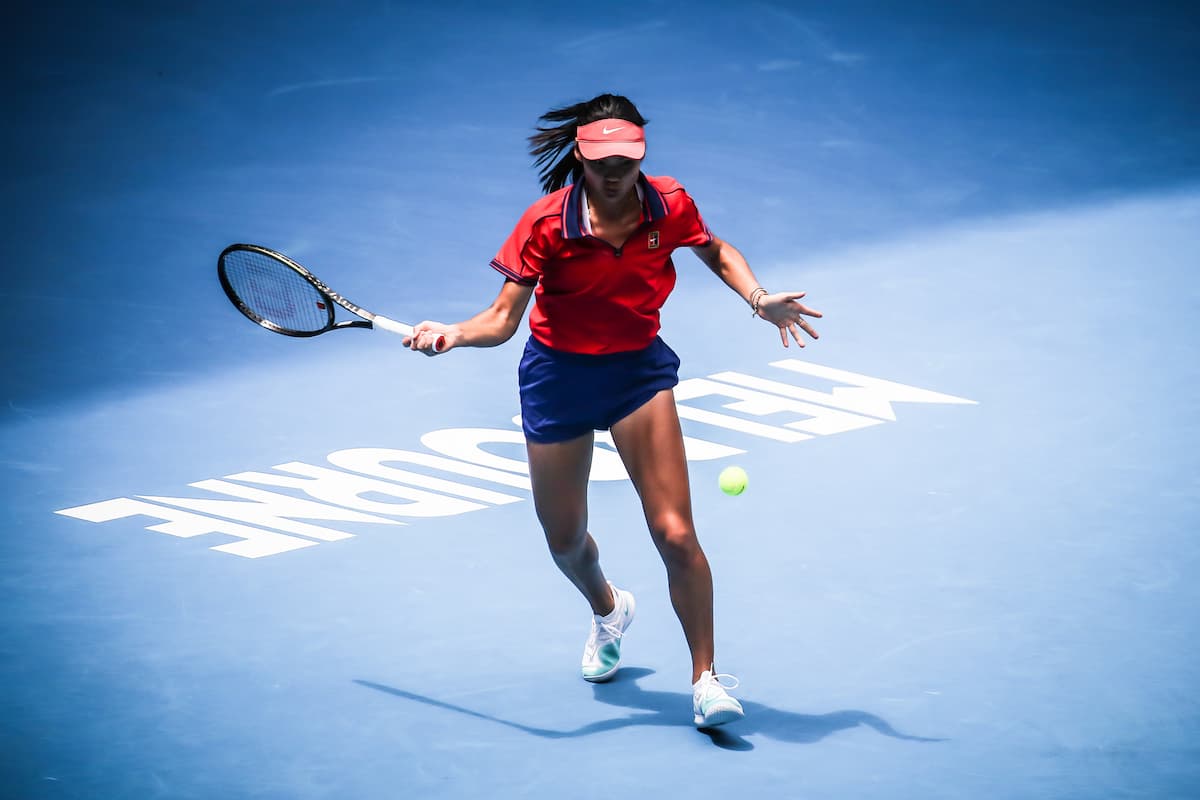 "Emma Raducanu smiling while holding the US Open trophy – 2021 Grand Slam winner"