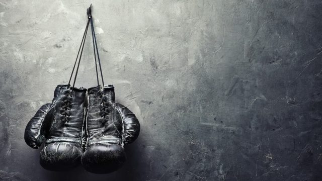 Hitchins Beats Paro by Split Decision