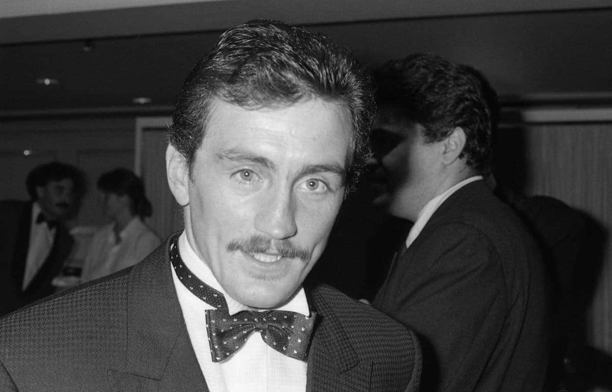Barry McGuigan boxing career, world champion and Irish legend