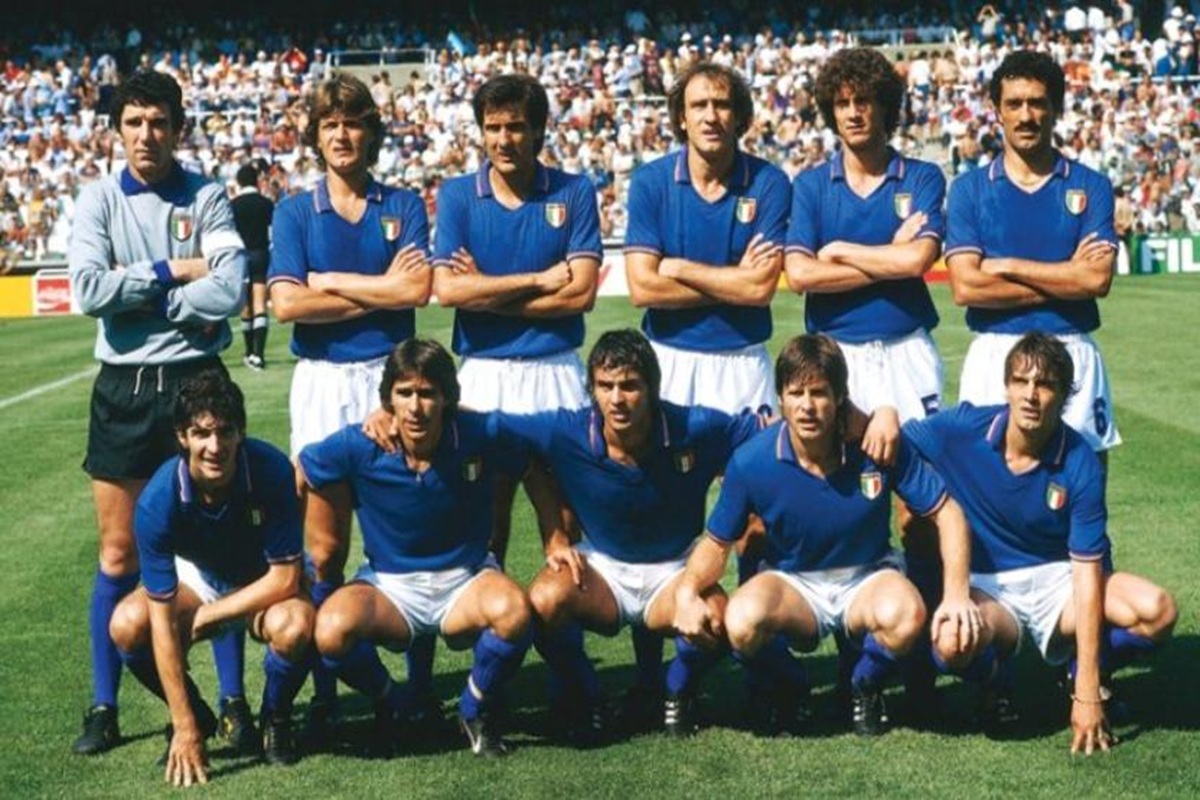 Italy 1982 World Cup team celebrating after the final match in Madrid
