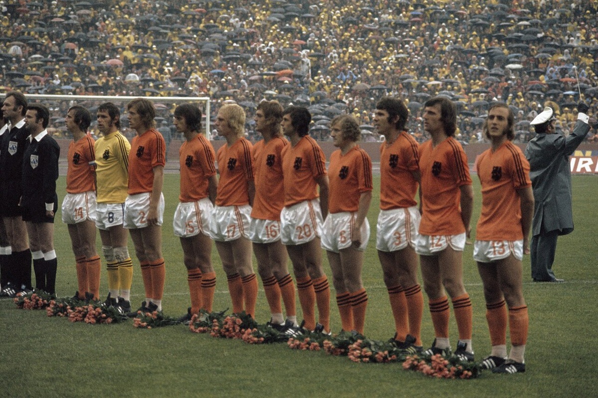 Netherlands 1974 World Cup squad standing in formation before a match