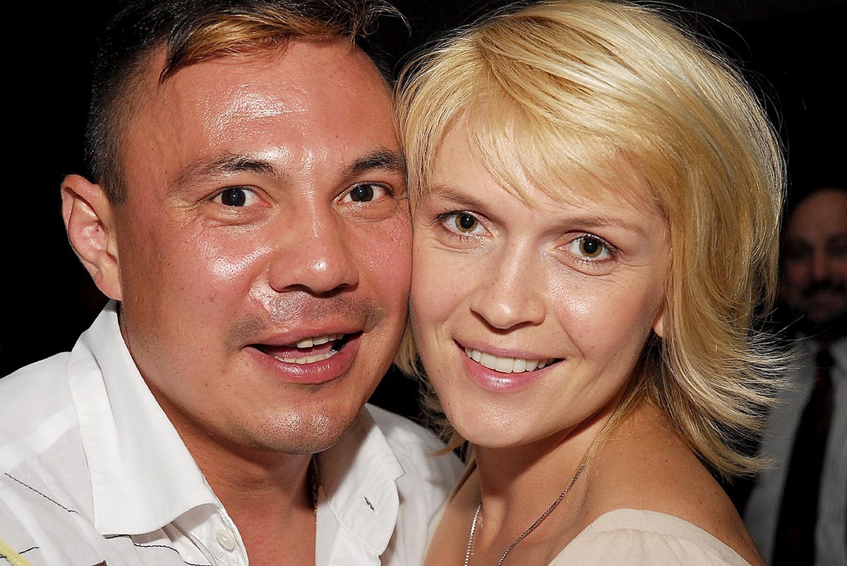 Kostya Tszyu throwing a straight right hand in a world title fight