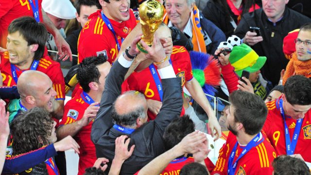 Spain 2010 World Cup squad team photo lifting the trophy