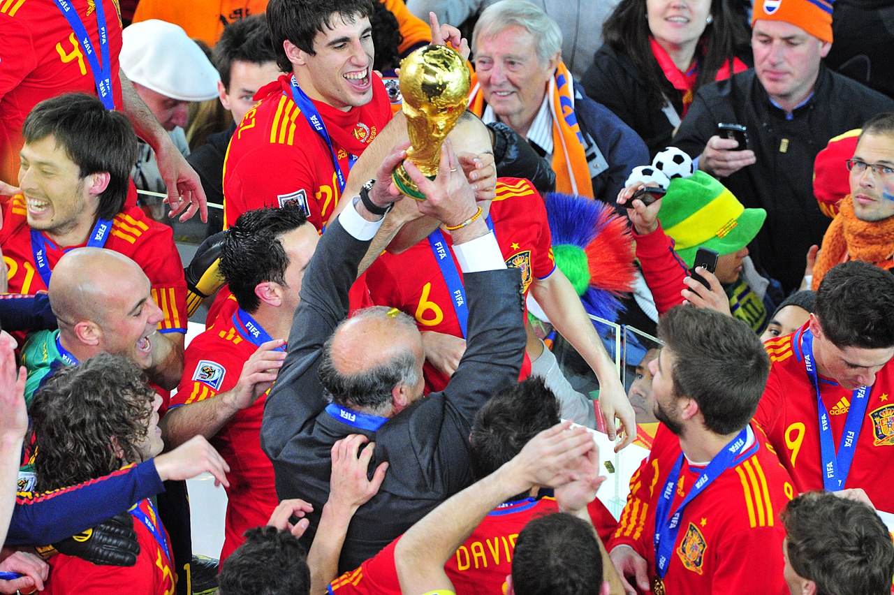 Spain 2010 World Cup squad team photo lifting the trophy