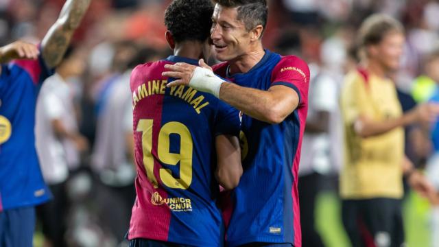 Robert Lewandowski net worth graphic with a clean Barcelona-style football theme